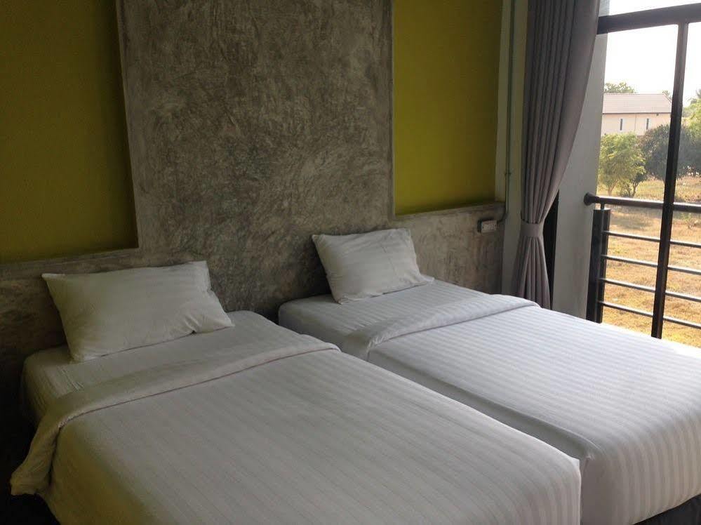Pornsiri Hotel Sisaket Zewnętrze zdjęcie